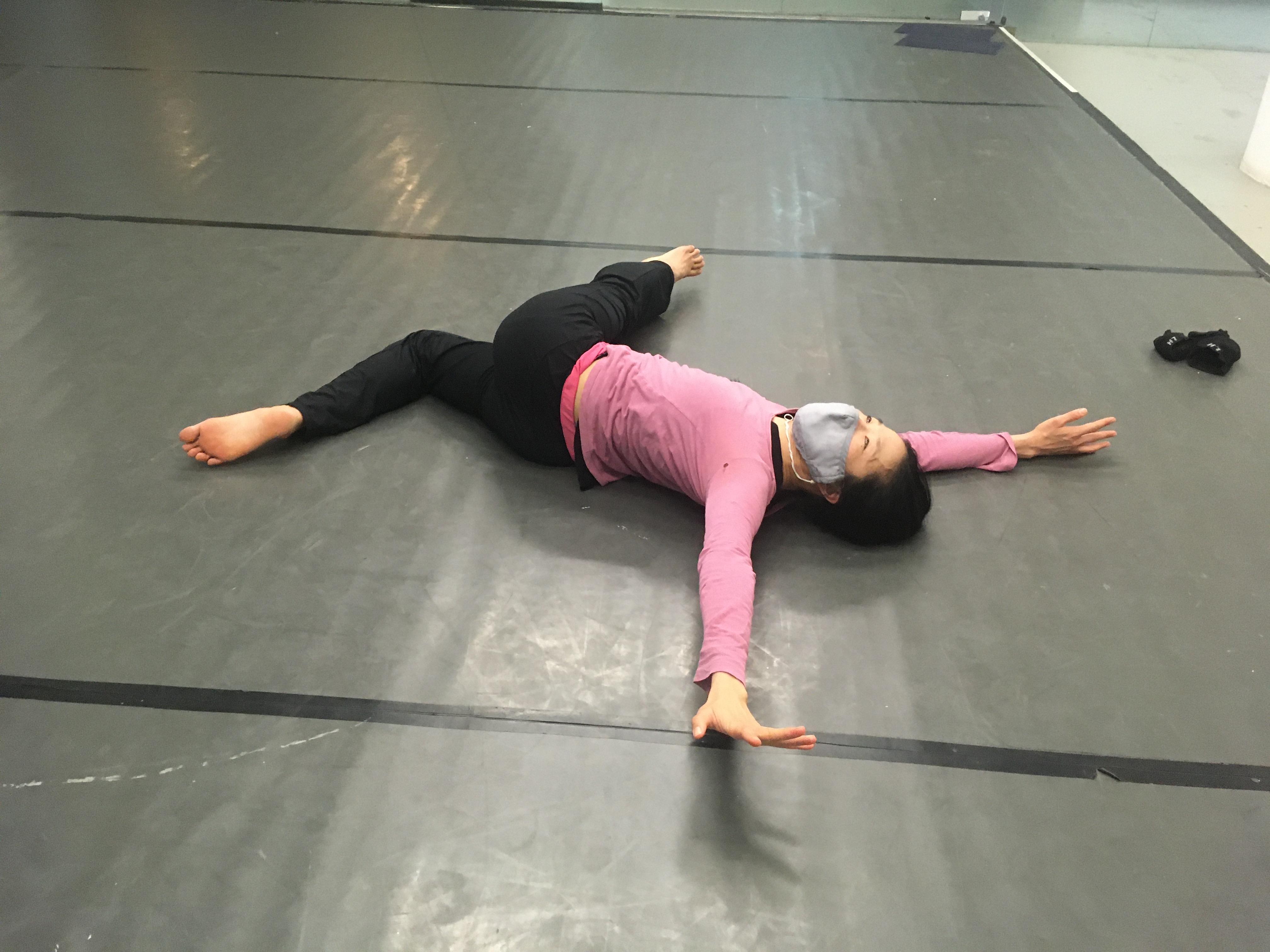  Irene Hsiao working on sensing tensegrity through her body and beyond 
