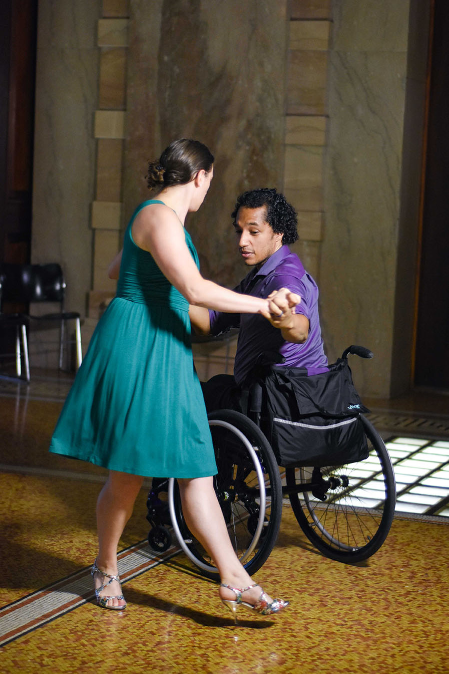 Tango performance by Robby Williams and Jennifer Ruggieri